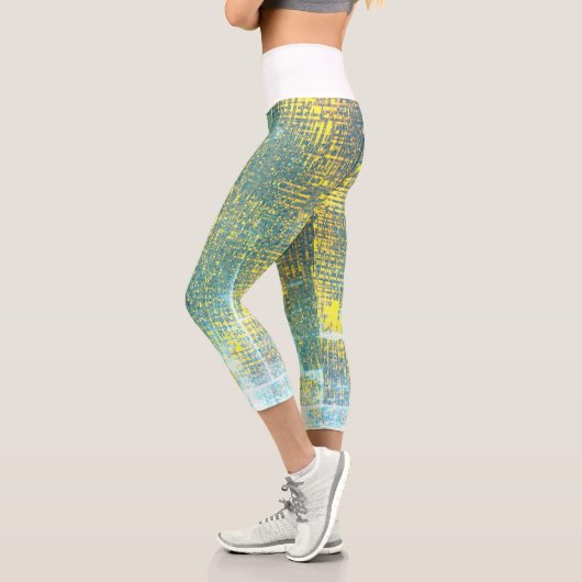 Abstrakte Kunsttextur Gelb Türkis Blau Capri Leggings (Links)