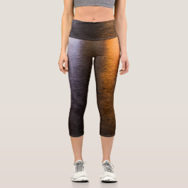 Abstrakte Lichter Meerglänzende Bronze-Reflexion Capri Leggings