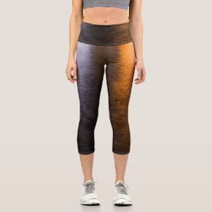 Abstrakte Lichter Meerglänzende Bronze-Reflexion Capri Leggings