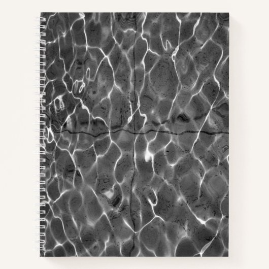 Abstrakte Lichtreflektionen auf Wasser: Schwarz/We Notizbuch (Vorderseite)