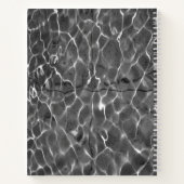 Abstrakte Lichtreflektionen auf Wasser: Schwarz/We Notizbuch (Rückseite)