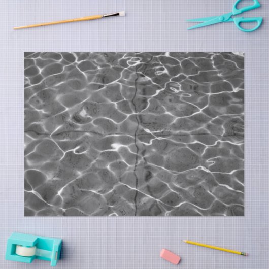 Abstrakte Lichtreflektionen auf Wasserteppichpapie Seidenpapier (Basteln)