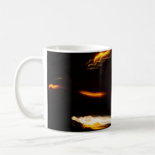 Abstrakte Lichtspuren in Bewegung Lange Belichtung Kaffeetasse