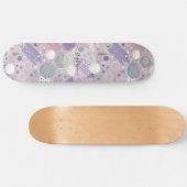 Abstrakte Lila Kreise mit Farbstreifen Skateboard (Horizontal)