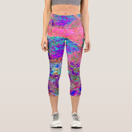 Abstrakte Lila und Blue Hydrangea mit Magenta Capri Leggings
