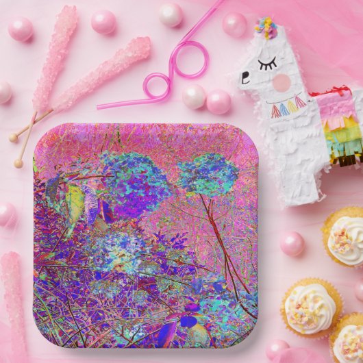 Abstrakte Lila und Blue Hydrangea mit Magenta Pappteller (Party)