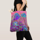 Abstrakte Lila und Blue Hydrangea mit Magenta Tasche (Von Nahem)