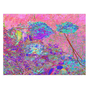 Abstrakte Lila und Blue Hydrangea mit Magenta Tischdecke