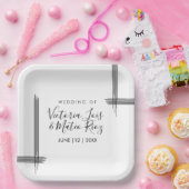 Abstrakte Linien Schwarz-weiß Moderne Hochzeit Pappteller (Party)