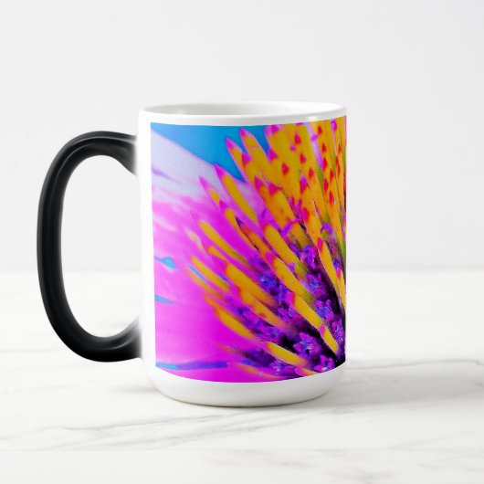 Abstrakte Macro Hot Pink und Gelb Verwandlungstasse (Links)
