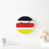 Abstrakte Malerei in Gelbschwarz Runde Wanduhr (Zuhause)