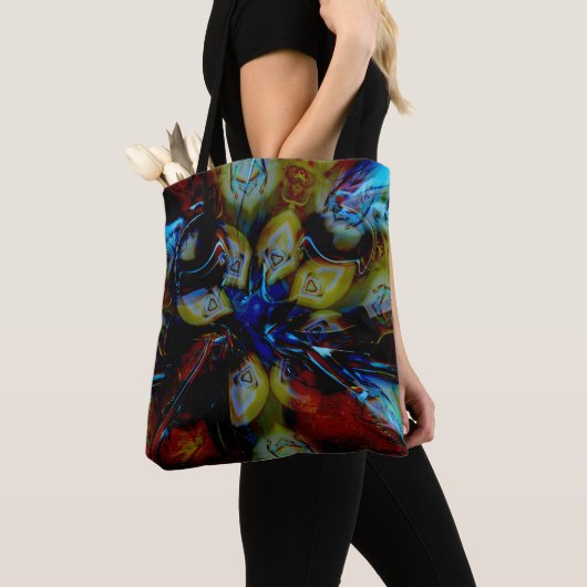 Abstrakte Mandeln unter deformiertem Dunkelglas Tasche (Von Nahem)