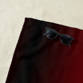abstrakte Marsala-Maroon-Monogramme in Grau-Bordea Strandtuch (Beispiel)