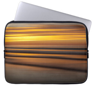 Abstrakte Meereslandschaft bei Sonnenuntergang, CA Laptopschutzhülle