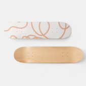 Abstrakte minimale Pinselstriche in neutraler Beig Skateboard (Horizontal)