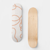Abstrakte minimale Pinselstriche in neutraler Beig Skateboard (Vorderseite)