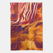 Abstrakte Mosaikkonstruktion aus rötlich-orangefar Geschirrtuch (Vertikal)