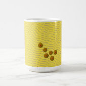 Abstrakte Muscheln an der Küste Kaffeetasse (Mittel)
