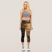 Abstrakte Nachtlichter Meeresspiegelung glänzender Capri Leggings (Vorderseite)