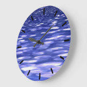 Abstrakte Nummer 3: Blauschimmer Große Wanduhr (Winkel)