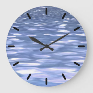 Abstrakte Nummer 3: Blauschimmer Große Wanduhr