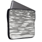 Abstrakte Nummer 3: Silbergrauer Schimmer Laptopschutzhülle (Vorne Rechts)