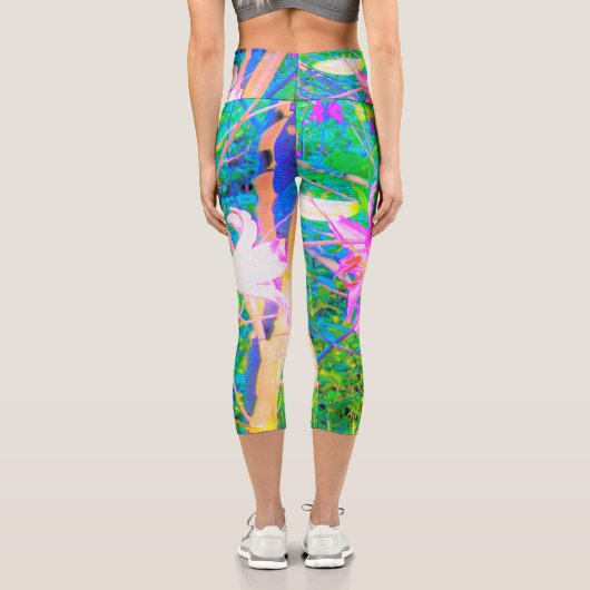 Abstrakte orientalische Lilien in meinem Rubio-Gar Capri Leggings (Rückseite)