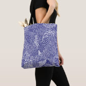 Abstrakte Patchwork Map - White on Deep Navy Blue Tasche (Von Nahem)
