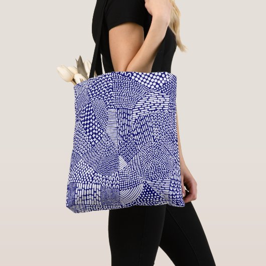 Abstrakte Patchwork Map - White on Deep Navy Blue Tasche (Von Nahem)