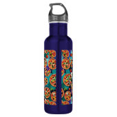 Abstrakte Pepperoni Pizza auf blauem Hintergrund Edelstahlflasche (Rückseite)