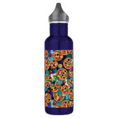 Abstrakte Pepperoni Pizza auf blauem Hintergrund Edelstahlflasche (Links)