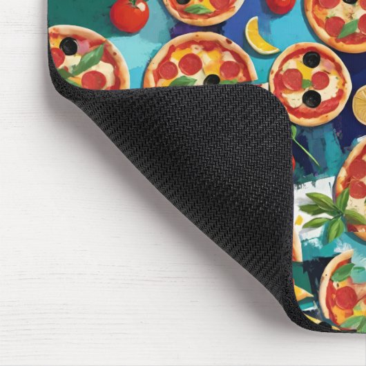Abstrakte Pepperoni Pizza auf blauem Hintergrund Mousepad (Ecke)