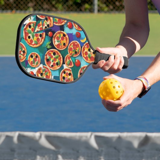 Abstrakte Pepperoni Pizza auf blauem Hintergrund Pickleball Schläger (InSitu)