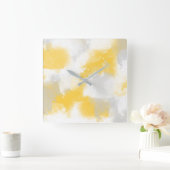 Abstrakte Pinselstriche, gelb, grau und weiß Quadratische Wanduhr (Zuhause)