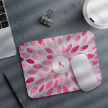 Abstrakte Pinselstriche in Rosa Mousepad<br><div class="desc">Abstrakte Malerei mit symmetrischen Pinselstrichen. Es ist eine einfache Illustration auf sehr moderne Art und Weise. Rosa Palette. Abstrakt rosa Aquarellpinsel strickt monogramm. Personalisieren Sie dies mit Ihrem Namen,  Ihrem Geschäft oder mit allem,  was Sie wollen!</div>