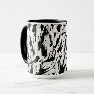 Abstrakte Pinselstriche in Schwarz und Weiß Art Tasse