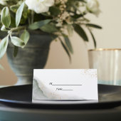 Abstrakte Pinselstriche und goldfarbene Pinselstri Platzkarte