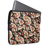 Abstrakte Pizzaslics auf schwarzem Hintergrund Laptopschutzhülle (Vorne Rechts)