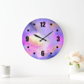 Abstrakte Raumgestaltung in Lila rosa und gelb Große Wanduhr (Zuhause)