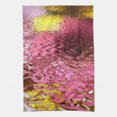 Abstrakte Reflektion von nassem Aussehen rosa Küchentuch (Vertikal)