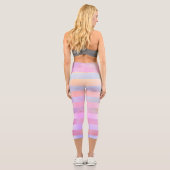 Abstrakte Regenbogen-Blume Streifen in Wasserfarbe Capri Leggings (Rückseite)