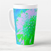 Abstrakte Retro-Blume in Lavendel und Kalkgrün Milchtasse (Linke Ecke)