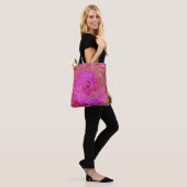Abstrakte Retro-Swirbel in rosa Marmorfarben Tasche (Am Model)