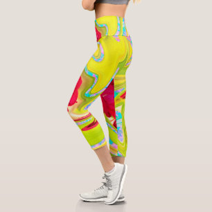Abstrakte Rote Rose auf Gelb und Aqua Swirl Capri Leggings