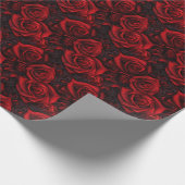 Abstrakte Rote Rosen Romantisches Goth Geschenkpapier (Ecke)