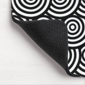 Abstrakte Runde aus Schwarz und Weiß Mousepad (Ecke)