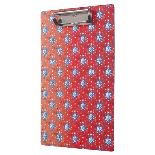 Abstrakte Schneeflocken in Rot und Blau Klemmbrett (Links)