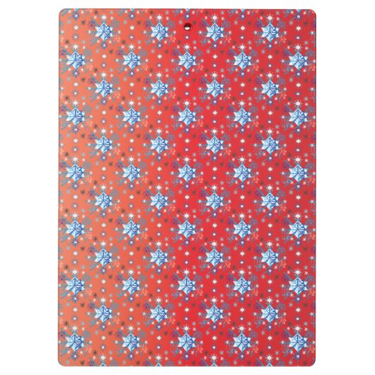 Abstrakte Schneeflocken in Rot und Blau Klemmbrett (Rückseite)