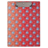 Abstrakte Schneeflocken in Rot und Blau Klemmbrett (Vorderseite)