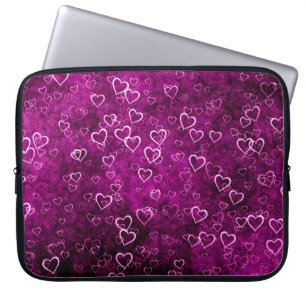Abstrakte schöne Herzen auf beängstigenden lila Rü Laptopschutzhülle